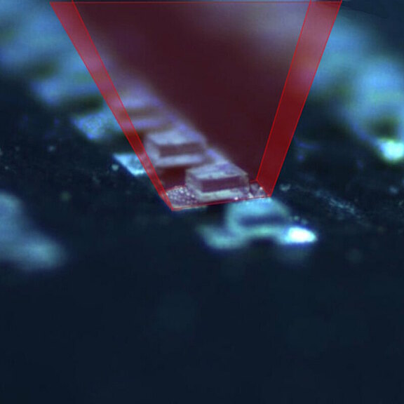 LED_Display_under_top_hat_laser_beam_03